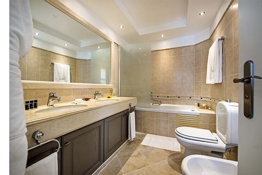 Four Seasons Fairways - 3 Bedroom Hillside Apartment with pool