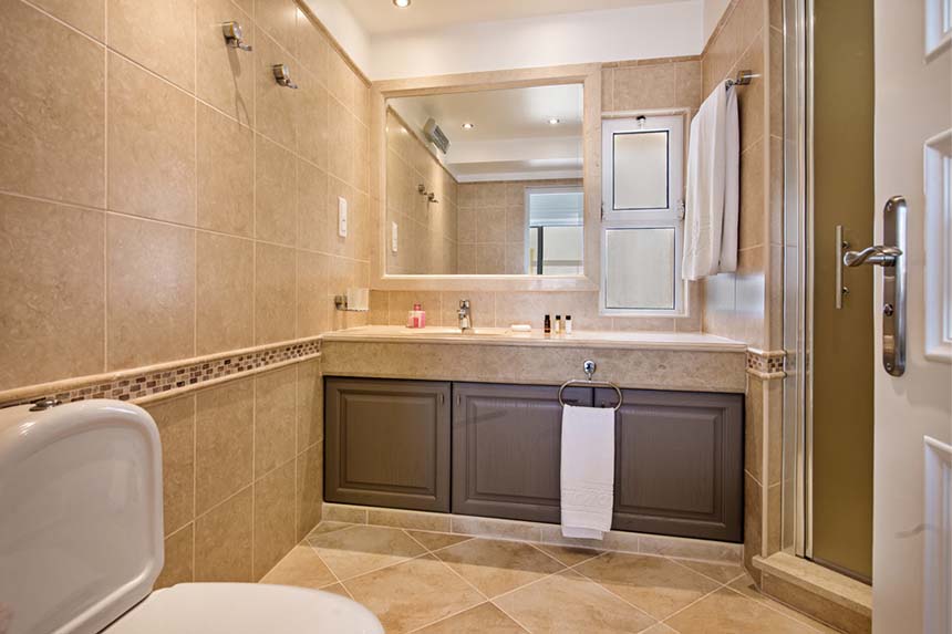 Four Seasons Fairways - 3 Bedroom Hillside Apartment with pool