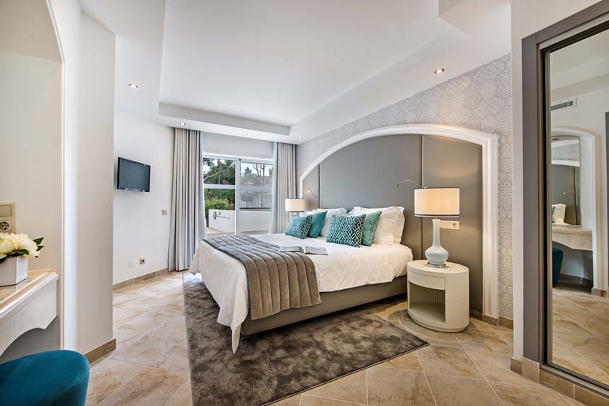 Four Seasons Fairways - 3 Bedroom Hillside Apartment with pool