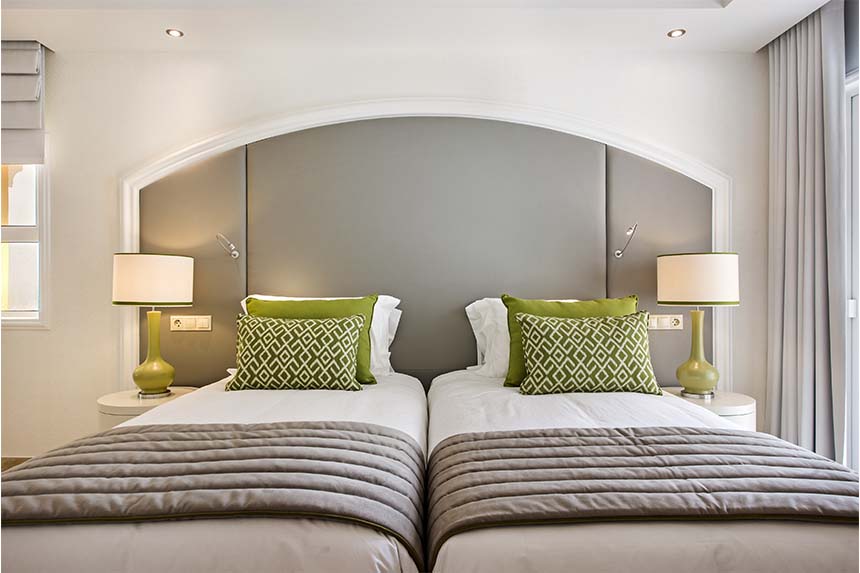 Four Seasons Fairways - 3 Bedroom Hillside Apartment with pool